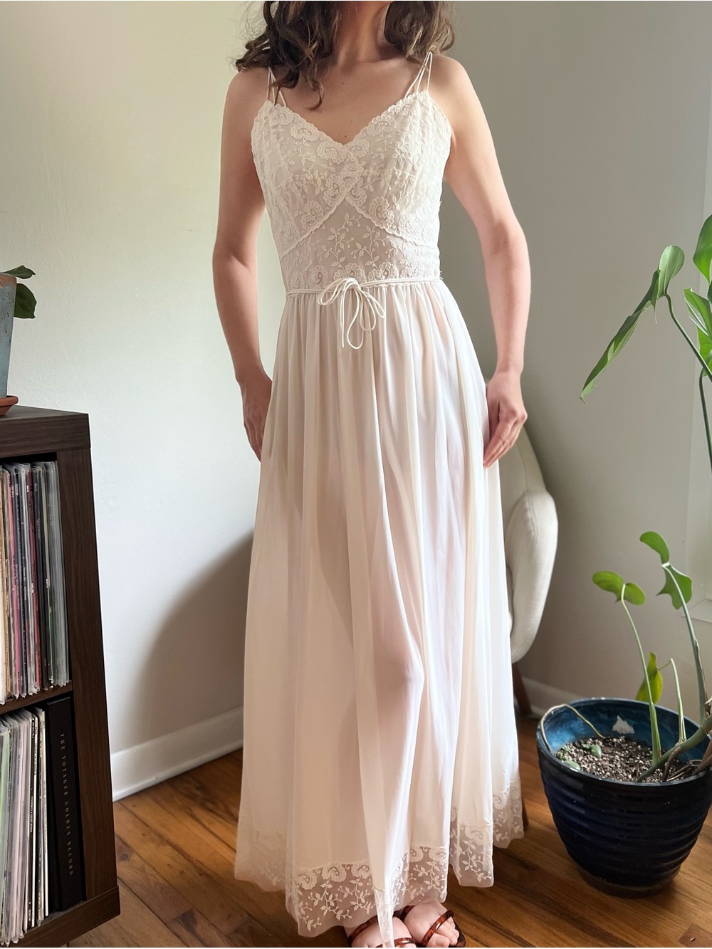 1950s White Lace Nightgown / Slip Dress - Picture 4 of 14